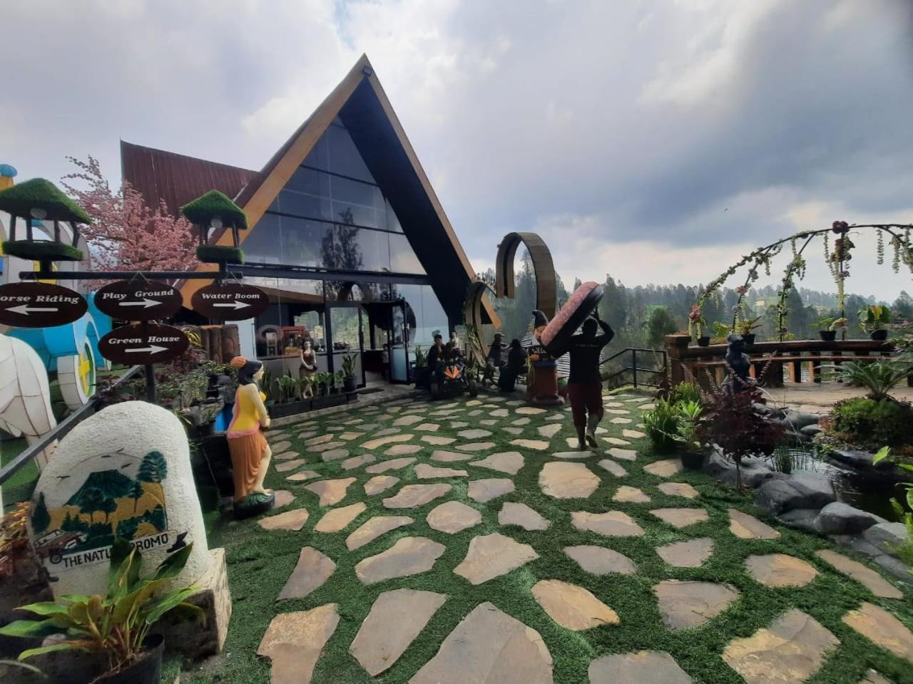 Hotel Nature Bromo And Resort Пасуруан Екстер'єр фото